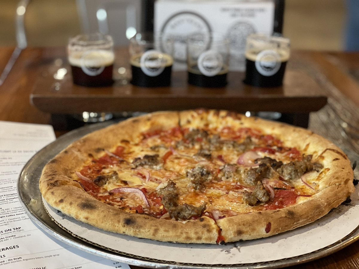 posenergyguy's tweet photo. Am I doing this birth month celebration thing correctly? #mmmpizza #mmmbeer #downtowncleveland #mastheadbrewing #birthmonthcelebration https://t.co/9onRnCorh7