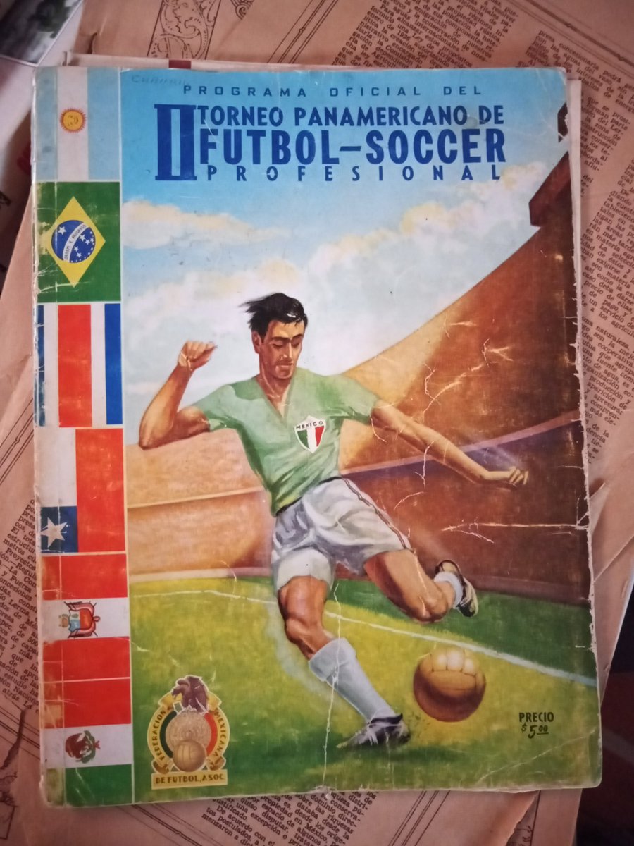 alanbuguslasky's tweet photo. @medranoazteca buenas tardes Jefe medrano solo para preguntarle sobre este torneo panamericano ya que me encontre esta revista y otras más en las cosas de mi abuelo. Que le parece y que anecdota hay sobre este torneo en particular saludos. https://t.co/HzEpYjDhGw