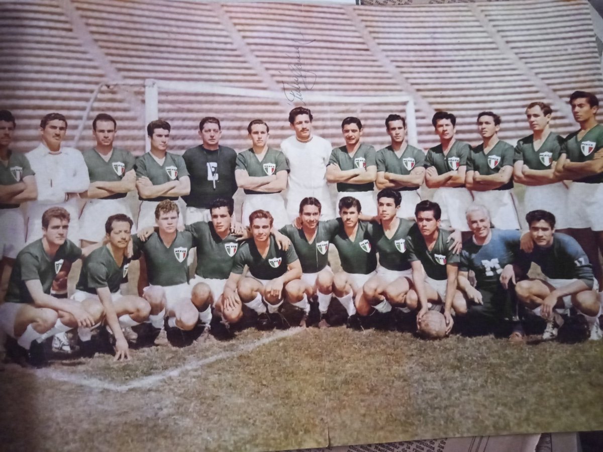 alanbuguslasky's tweet photo. @medranoazteca buenas tardes Jefe medrano solo para preguntarle sobre este torneo panamericano ya que me encontre esta revista y otras más en las cosas de mi abuelo. Que le parece y que anecdota hay sobre este torneo en particular saludos. https://t.co/HzEpYjDhGw