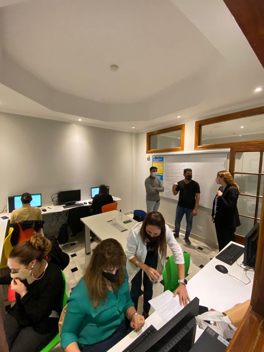 LancioniFacundo's tweet photo. Hoy recibí en nuestro #CFP31 @SeducaSindicato a @eugecortona Subsecretaria de Agencia de Aprendizaje a lo Largo de la Vida y Heber Reinoso, Gerente de #FormaciónProfesional.

Es muy valioso ver funcionarios que acompañen las actividades de los Centros de Formación Profesional 🤝 https://t.co/SjTXuoDmiO