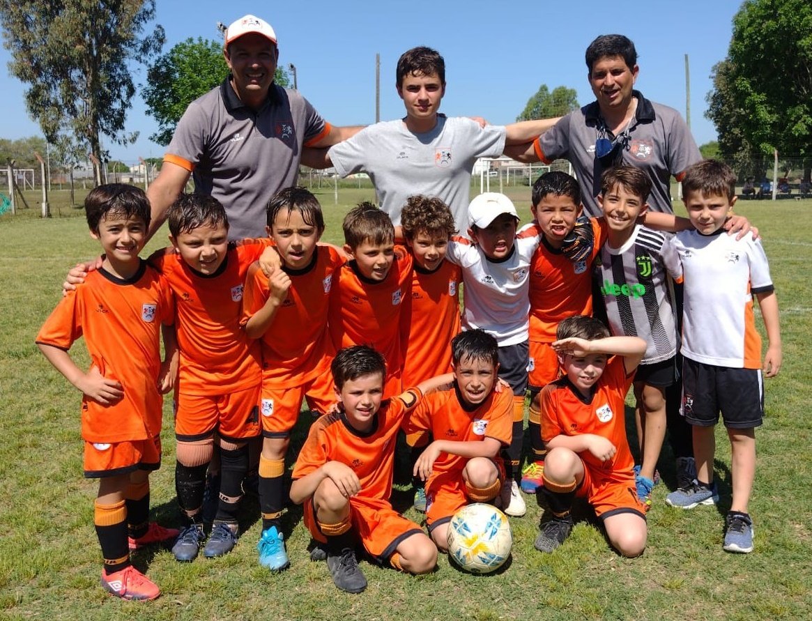 #InfantilesA 

La 2014 de #ADIP logró el título, coordinada por Sanhueza y Sonsini. Sin embargo, desde el club valoraron el trabajo de todas las categorías, que serán premiadas por igual en la fiesta de fin de año ya que se apuesta a la formación y no a los logros deportivos.