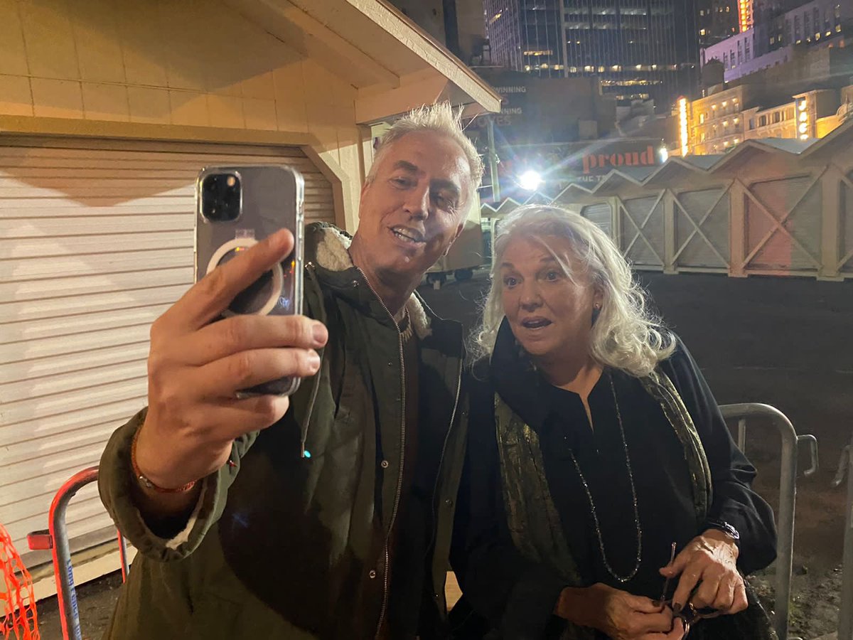 marley_ok's tweet photo. Me crucé con Tyne Daly la actriz de Cagney And Lacey en la calle!
Siempre me encantó ella y la serie!
Y en persona es divina!
#tynedaly #cagneyandlacey #marley #porelmundo https://t.co/UpxYwMBSWO