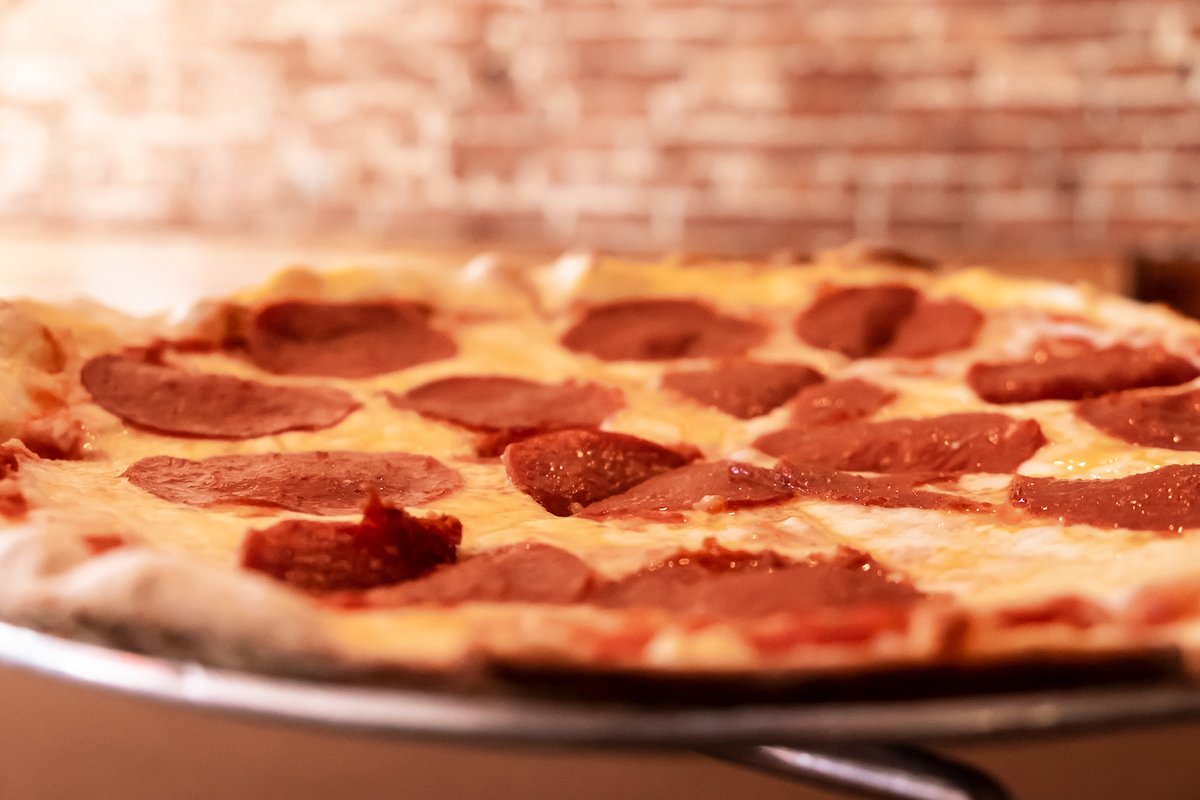 StrotherDist's tweet image. Business of the Month - @Main_Slice 

Main Slice opened their doors at 235 SE Main Street in June of 2014. A classic pizzeria that is locally owned and food that is crafted with love. Offering pizza by the slice or whole pies from 9” to 18”. 

Call 816-600-5184 for DELIVERY