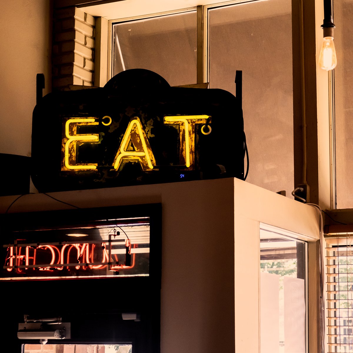 StrotherDist's tweet image. Business of the Month - @Main_Slice 

Main Slice opened their doors at 235 SE Main Street in June of 2014. A classic pizzeria that is locally owned and food that is crafted with love. Offering pizza by the slice or whole pies from 9” to 18”. 

Call 816-600-5184 for DELIVERY