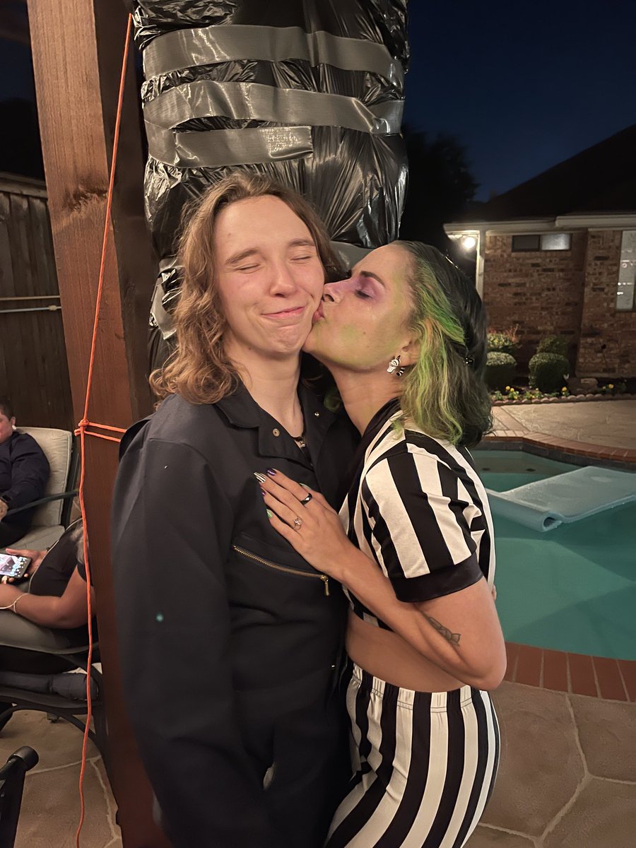 evelyndanielle3's tweet photo. IM ENGAGED!!!!! Who would’ve thought Beetlejuice and Michael Myers would make the perfect couple https://t.co/cyAycXyhTu