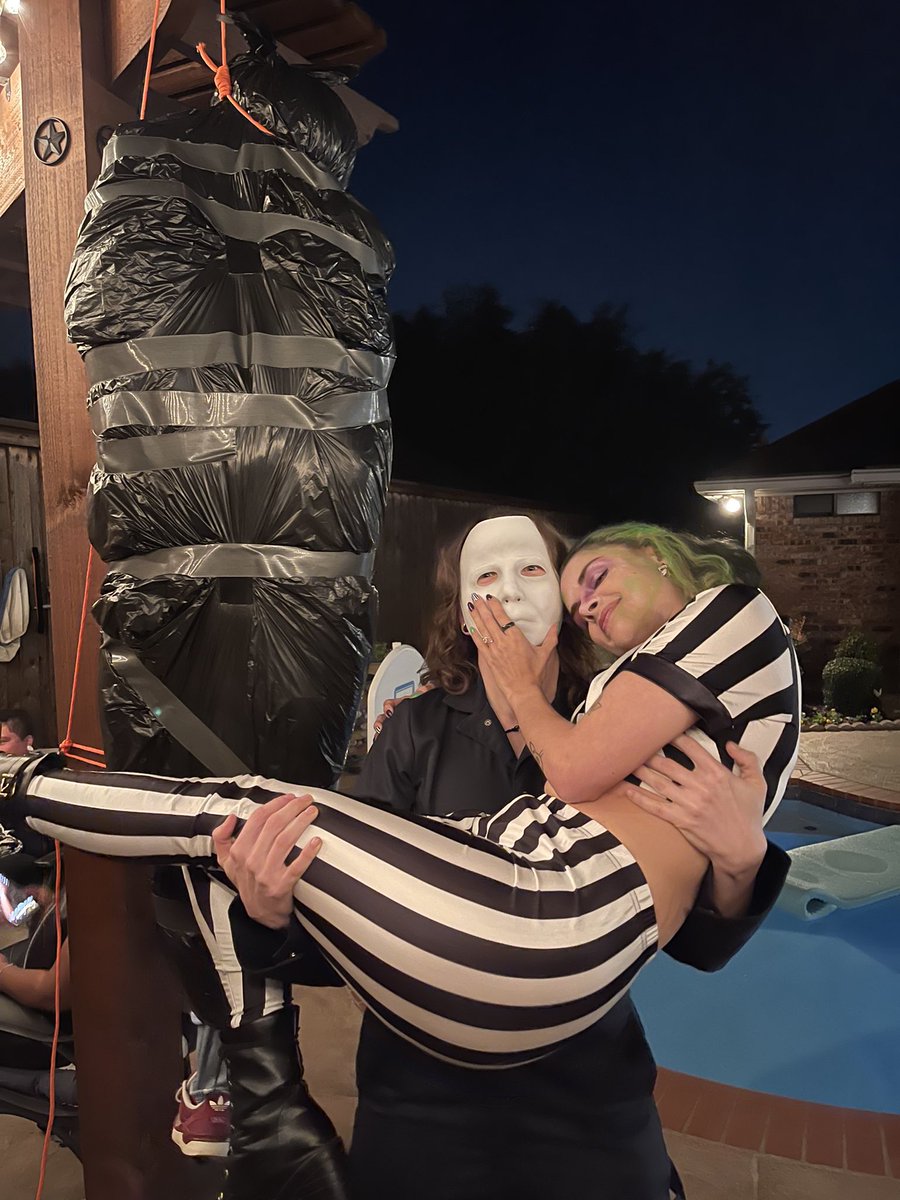 evelyndanielle3's tweet photo. IM ENGAGED!!!!! Who would’ve thought Beetlejuice and Michael Myers would make the perfect couple https://t.co/cyAycXyhTu