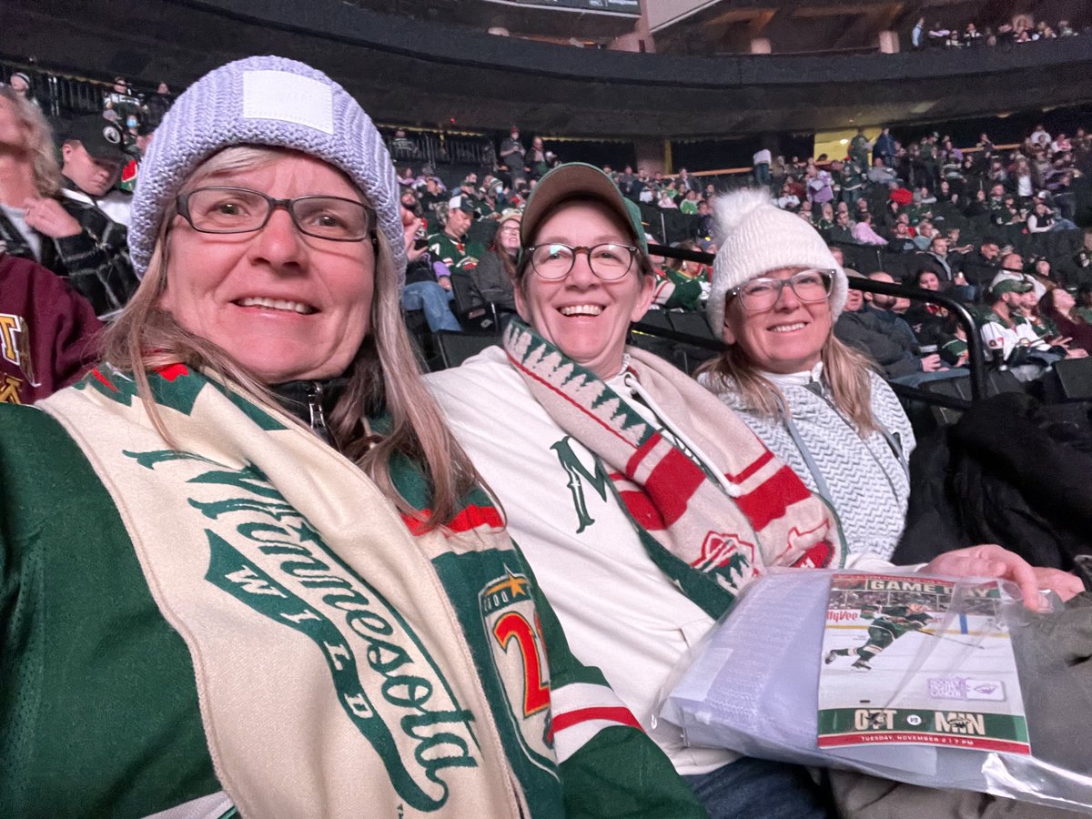 GenevaKubal's tweet photo. #mnwild #letsdothis #girlsgonewild game time. https://t.co/g2f7GDHVrn