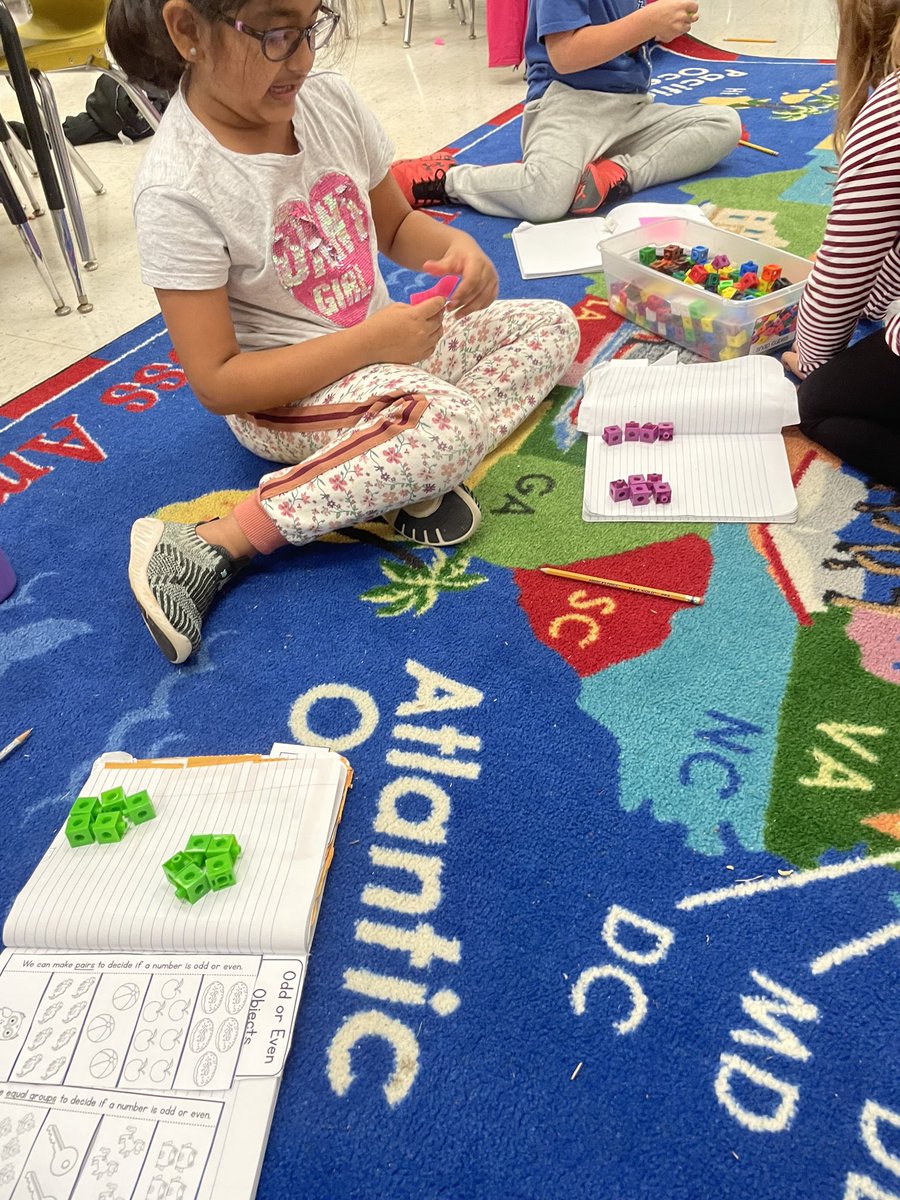 lawanda_estes's tweet image. Using connecting cubes and equal groups to see if numbers are even or odd! #handsonmath #MathInPractice