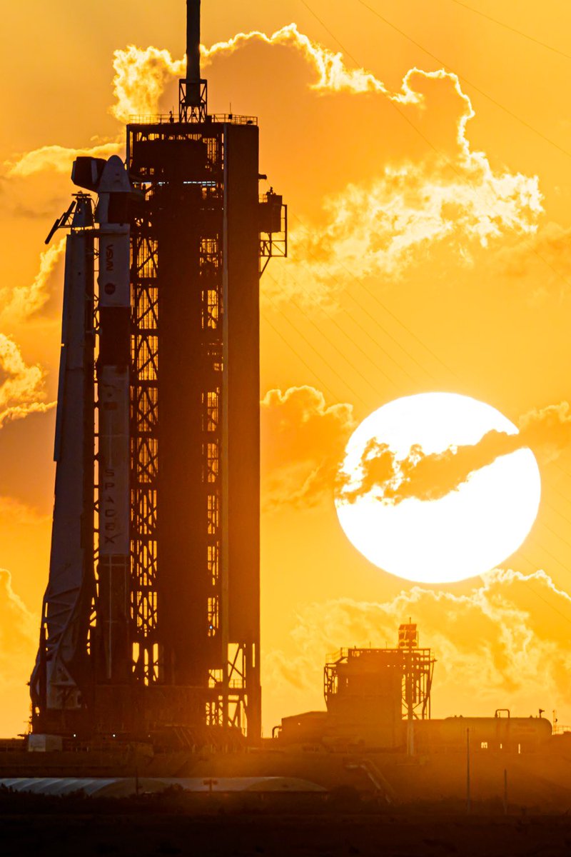 johnkrausphotos's tweet photo. Falcon 9 and Crew Dragon Endurance at sunset tonight ahead of Crew-3 mission to the International Space Station https://t.co/pV8TohtOdR
