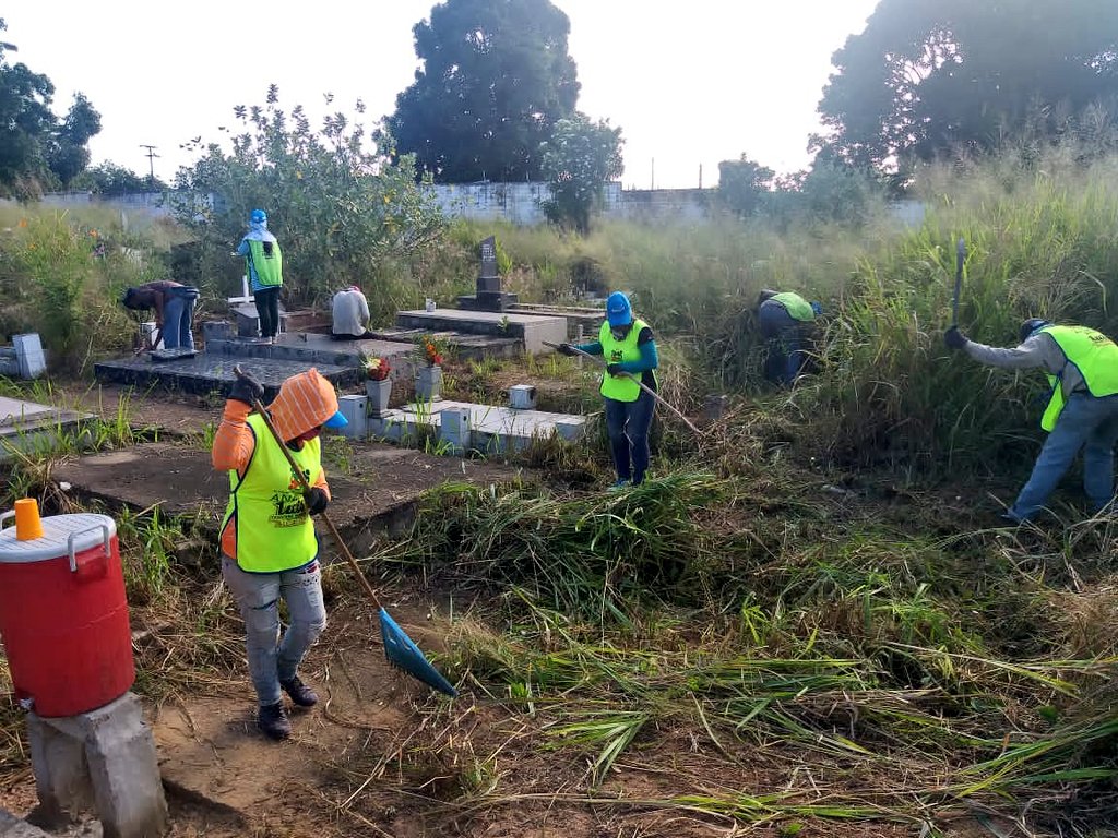 AlcaldiaAnaco's tweet photo. #02Nov📆 | Trabajando arduamente en el mantenimiento de los espacios públicos

Mediante #AnacoLimpio💚 estamos realizando el saneamiento de los cementerios de las calles: Sucre, Falcón; y Boulevard Venezuela, para que los visitantes puedan acceder a áreas libre de maleza y basura https://t.co/l6jfja8i1Y