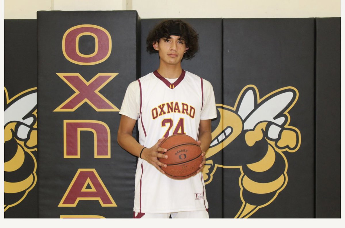 gomez_earvin's tweet photo. OHS Basketball 🏀 #amazingteam #amazingcoaches #amazingprogram #amazingfans
“Let’s get’em 🐝’s 💪🏽!”’ https://t.co/JKWNIc1kS9