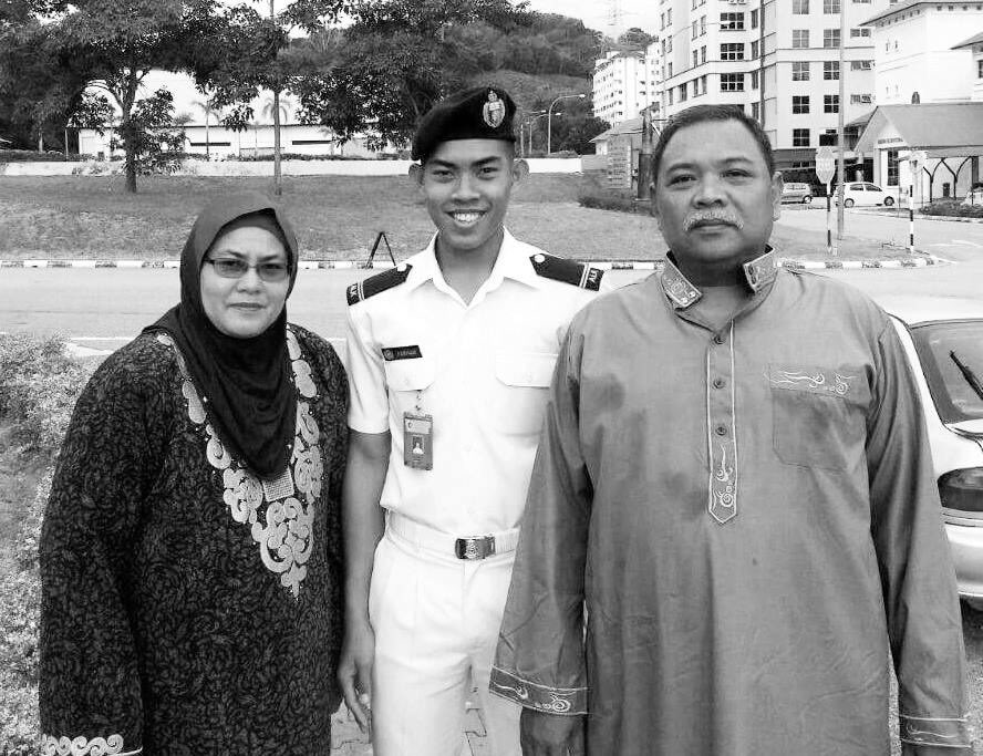 Kematian Allahyarham Zulfarhan 4 tahun lalu amat mendukacitakan. Sbg Menteri Pertahanan ketika itu, saya telah arah gantung segera 32 Pegawai Kadet serta nilai semula sistem latihan dan pengurusan pelatih di ALK. Tiada siapa akan dilindungi dan terlepas dari undang-undang. (1/3)