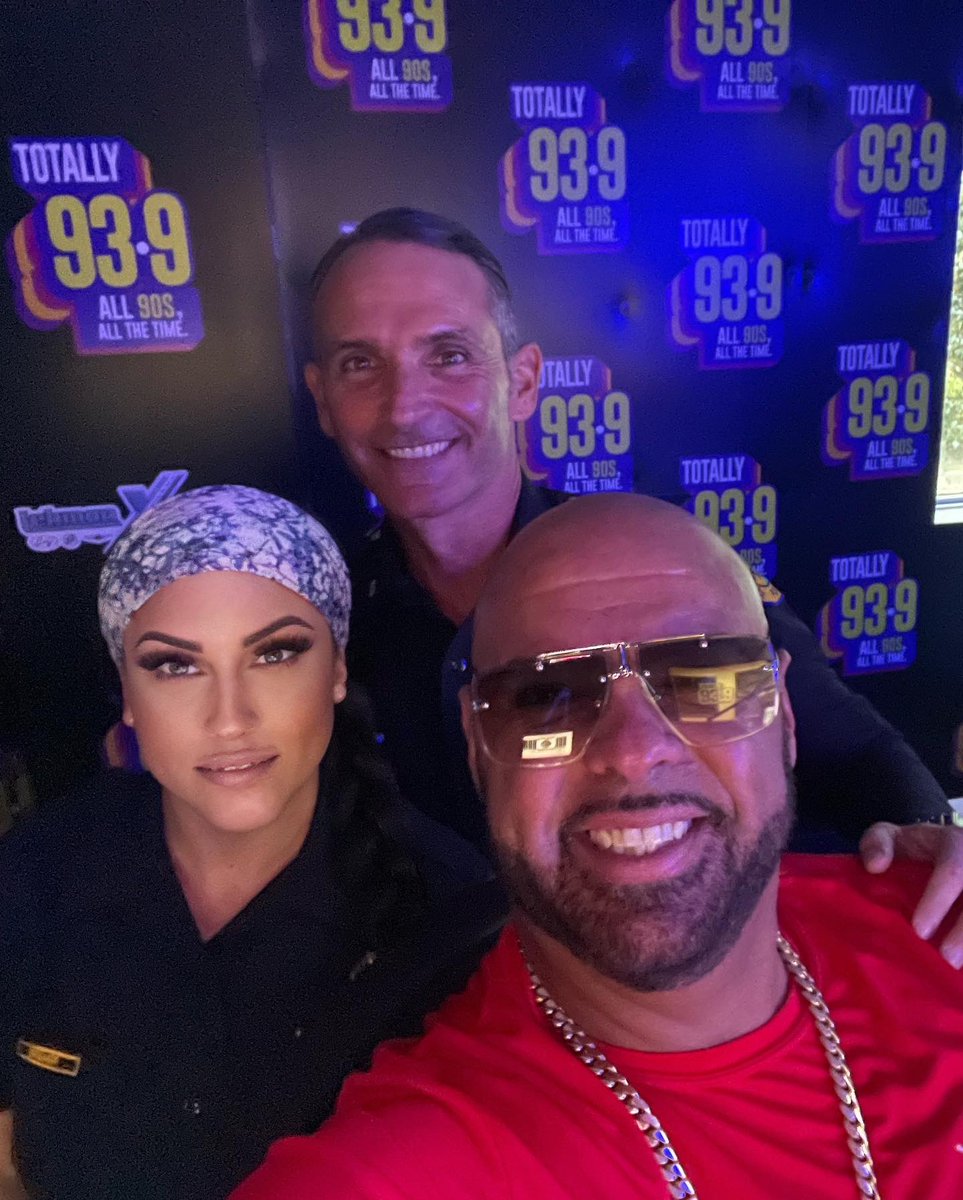 AlbertGuerraMPD's tweet photo. Thank you @enriquesantos and the entire @iHeartRadio family for helping us promote The United First Responders Musicfest 2021.
@therealdjlaz @Stichiz @WIOD @Y100MIAMI Come out &amp; join us #Miami !! @UMusicfest @MiamiPD @CityofMiami   @InBlueBand https://t.co/ftZd9j1Vgc