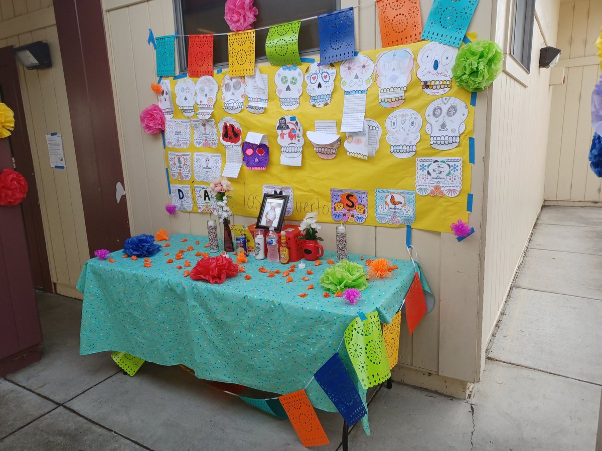 MsRockwell7's tweet photo. dia de Los Muertos celebration at B. Gale Wilson today.@MRiveraBGW @BGaleWilson1 https://t.co/XCcz24jqqM