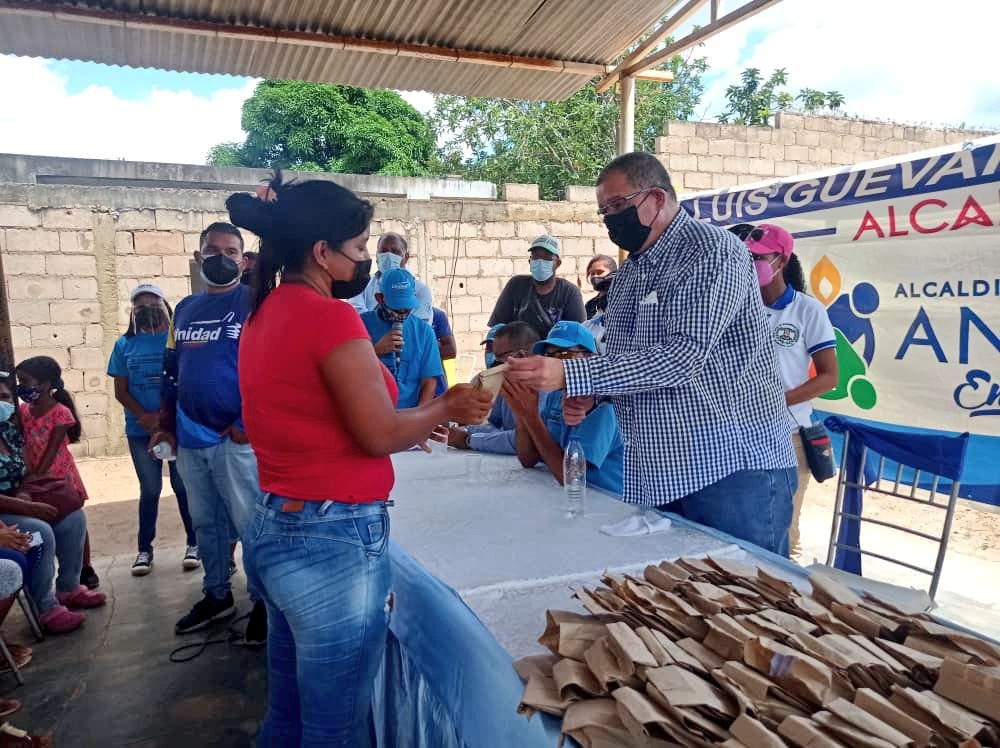 AlcaldiaAnaco's tweet photo. #AnacoSolidario Llevó Unidad y Bienestar a los Vecinos del Sector 1ro de Mayo

Con más de 150 personas atendidas por medicina general y también tuvieron el beneficio de recibir los medicamentos que les fueron recetados para mejorar su salud

Con @LuisGuevaraM_ tu salud es primero https://t.co/Lq0Bb0e3s4