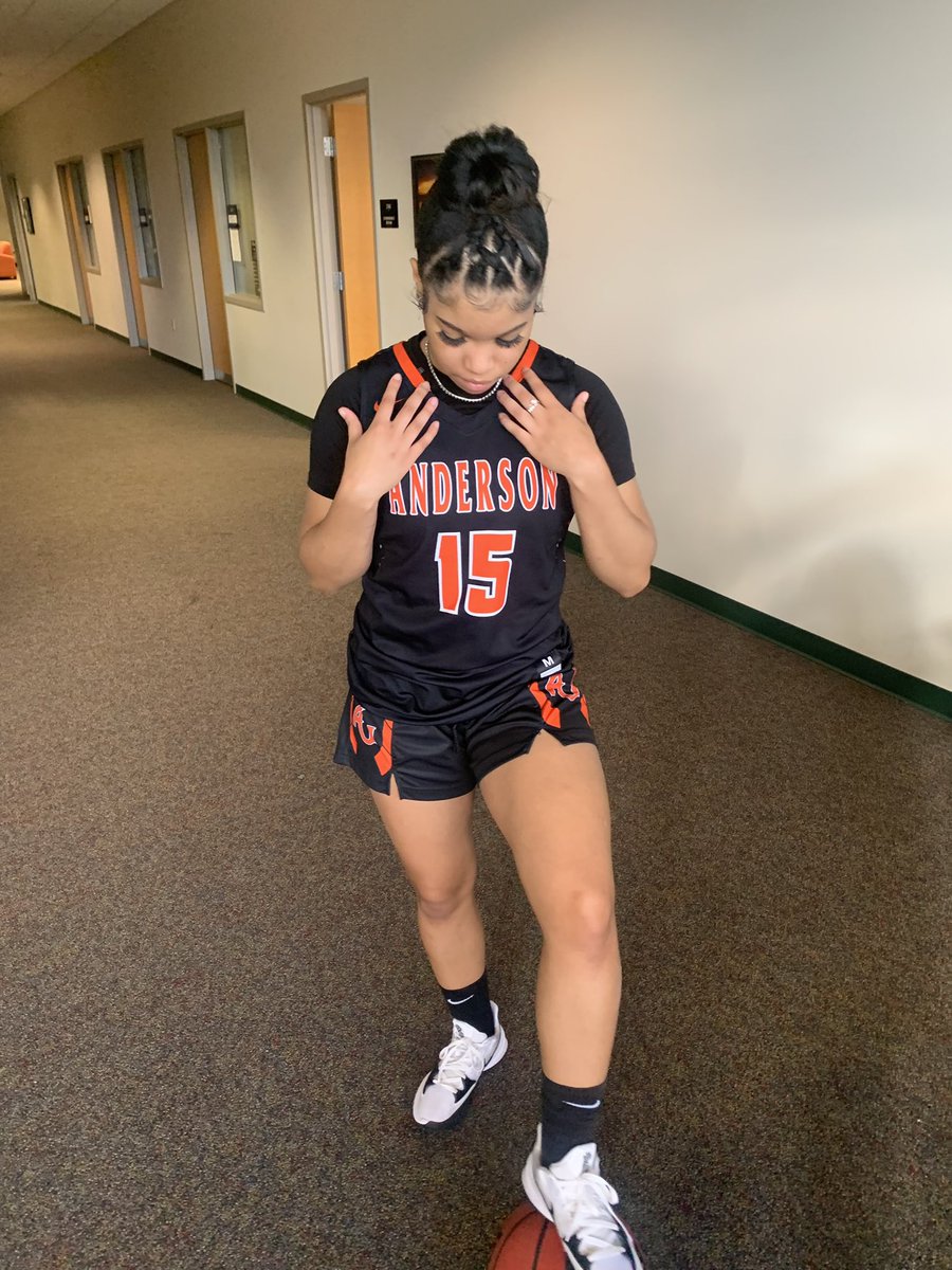 mayaa_turner's tweet photo. Freshie Szn 🖤🧡🤍. https://t.co/lpcfKzD3kJ