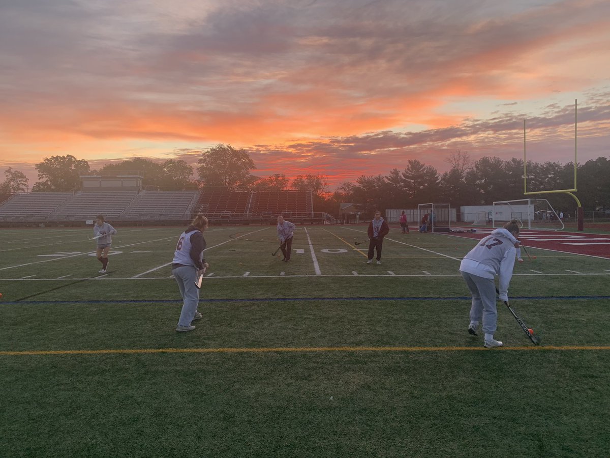 MrsLavelle's tweet image. A beautiful morning for 🏑🌅 #GCFH #teamwork #fieldhockey #HEYRED