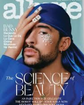 vellonera's tweet photo. Bad Bunny es portada de revista femenina y también de cómic

Cada año que pasa, Bad Bunny se vuelve más imprescindible. Lo dicen sus admiradores y las estadísticas de Spotify. Bien sea por su música o la controversia, Bad Bunny no deja de ser noticia y tampoco portada de todo tip https://t.co/UlcMsOOIGX