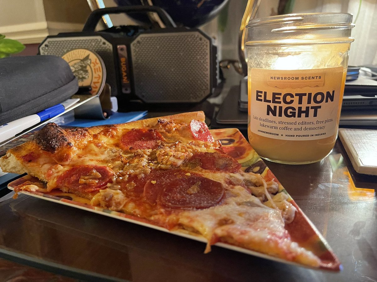 Yes, my <a href="/ElectionPizza/">Election Pizza</a> is on a pizza-shaped plate.