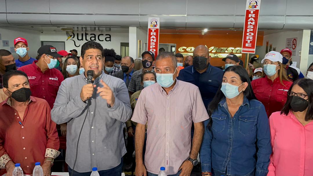 OviedoPSUV's tweet photo. (3/4) De igual forma, el sector comercial del aeropuerto volverá a abrir sus puertas con la exoneración de tributos luego de año y medio de cerradas por la #Covid_19

#Infocentro21Años
#VamosCiudadGuayana https://t.co/pGIu7X63w9