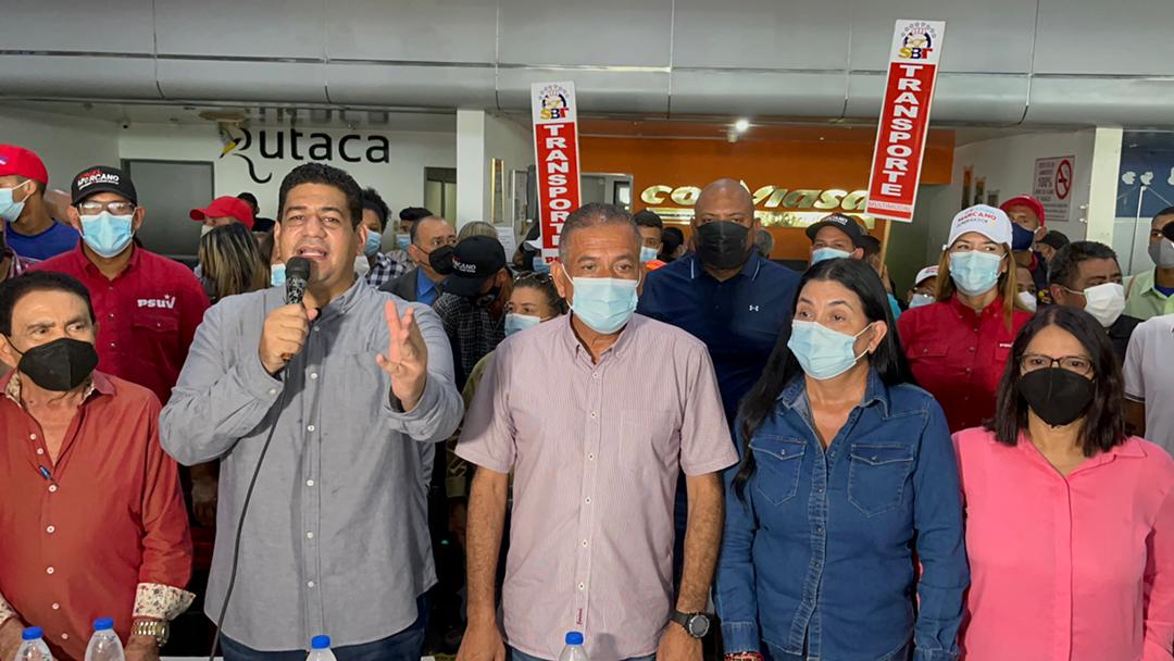 OviedoPSUV's tweet photo. (3/4) De igual forma, el sector comercial del aeropuerto volverá a abrir sus puertas con la exoneración de tributos luego de año y medio de cerradas por la #Covid_19

#Infocentro21Años
#VamosCiudadGuayana https://t.co/pGIu7X63w9