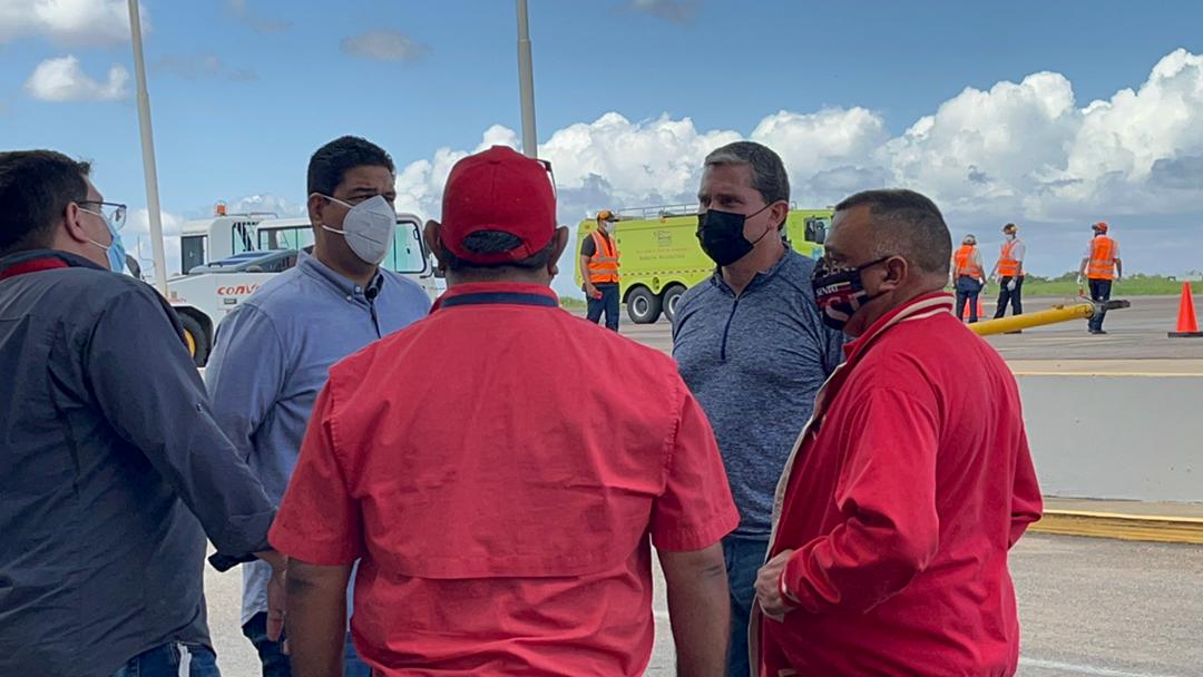 OviedoPSUV's tweet photo. Estamos de júbilo porque con la llegada de este avión marcamos la apertura de nuevos horizontes hacia una etapa llena de prosperidad y bendiciones para nuestro país.

#Infocentro21Años
#VamosCiudadGuayana https://t.co/LYHPQFh766