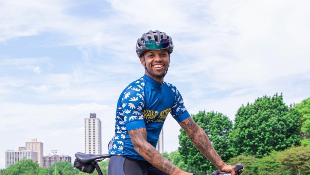 Adé Hogue, a popular Chicago bicyclist and graphic designer, died Friday after a driver hit him while he was riding his bike Downtown. He's being mourned by thousands, and people are fundraising for his family. buff.ly/3bvLH1v