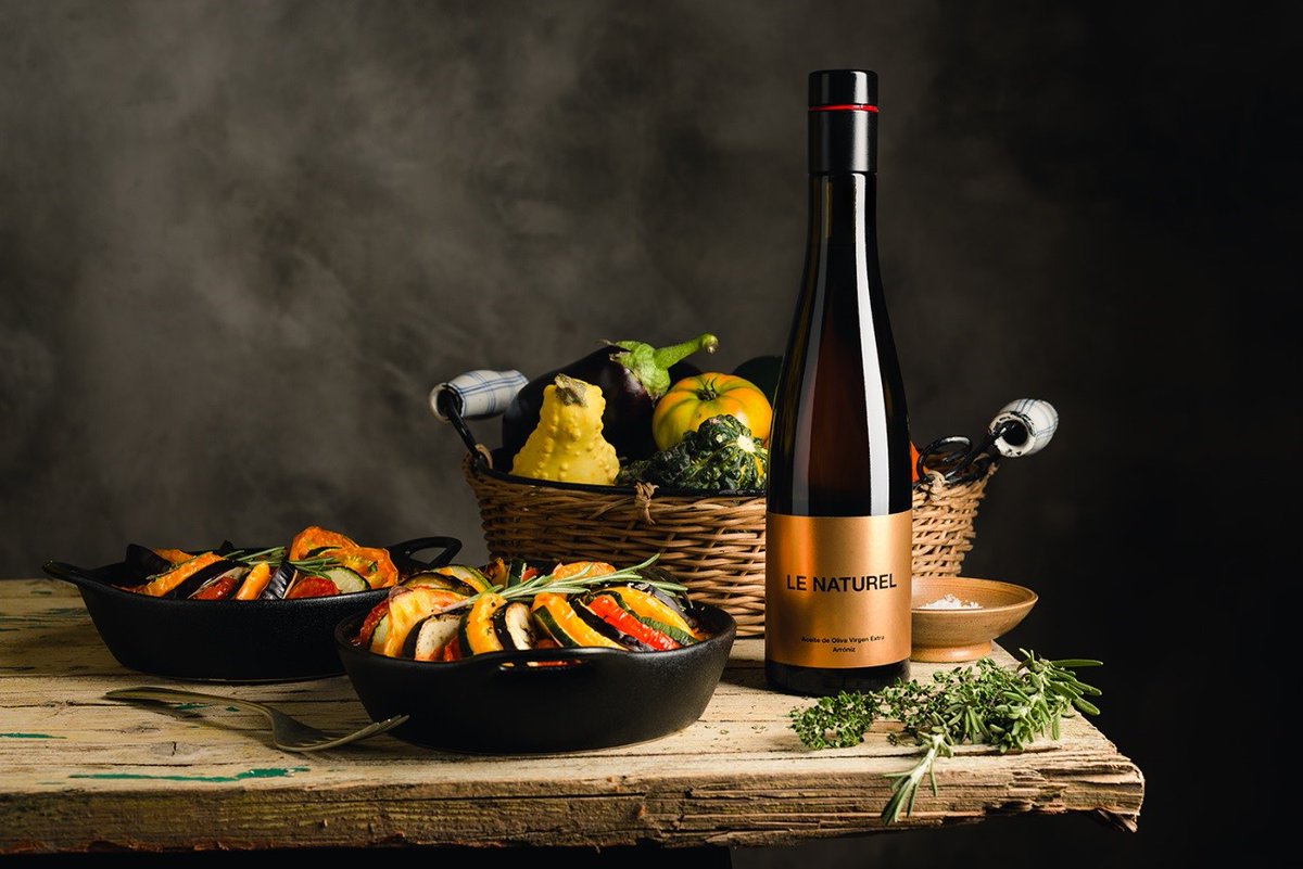 Le Naturel, primer aceite de oliva virgen extra (AOVE) de la compañía de vinos Vintae, que por primera vez embotella el fruto de los olivos centenarios plantados junto a sus viñedos más antiguos en Aroa Bodegas bit.ly/AOVELeNaturel #Vintae Vintae <a href="/Vintae/">Vintae</a> #AOVE #Navarra