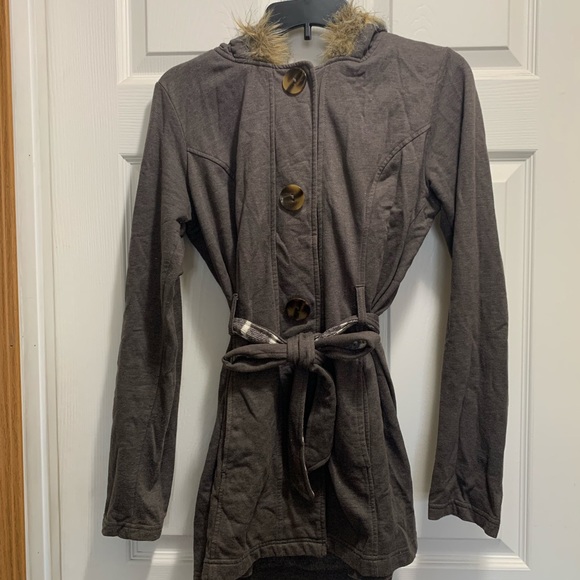 monimightbe's tweet photo. So good I had to share! Check out all the items I'm loving on @Poshmarkapp from @LesleyLezkoz1 #poshmark #fashion #style #shopmycloset #cisono #lakitty #keen: https://t.co/K057cBKSMJ https://t.co/BBb5rXWg2W
