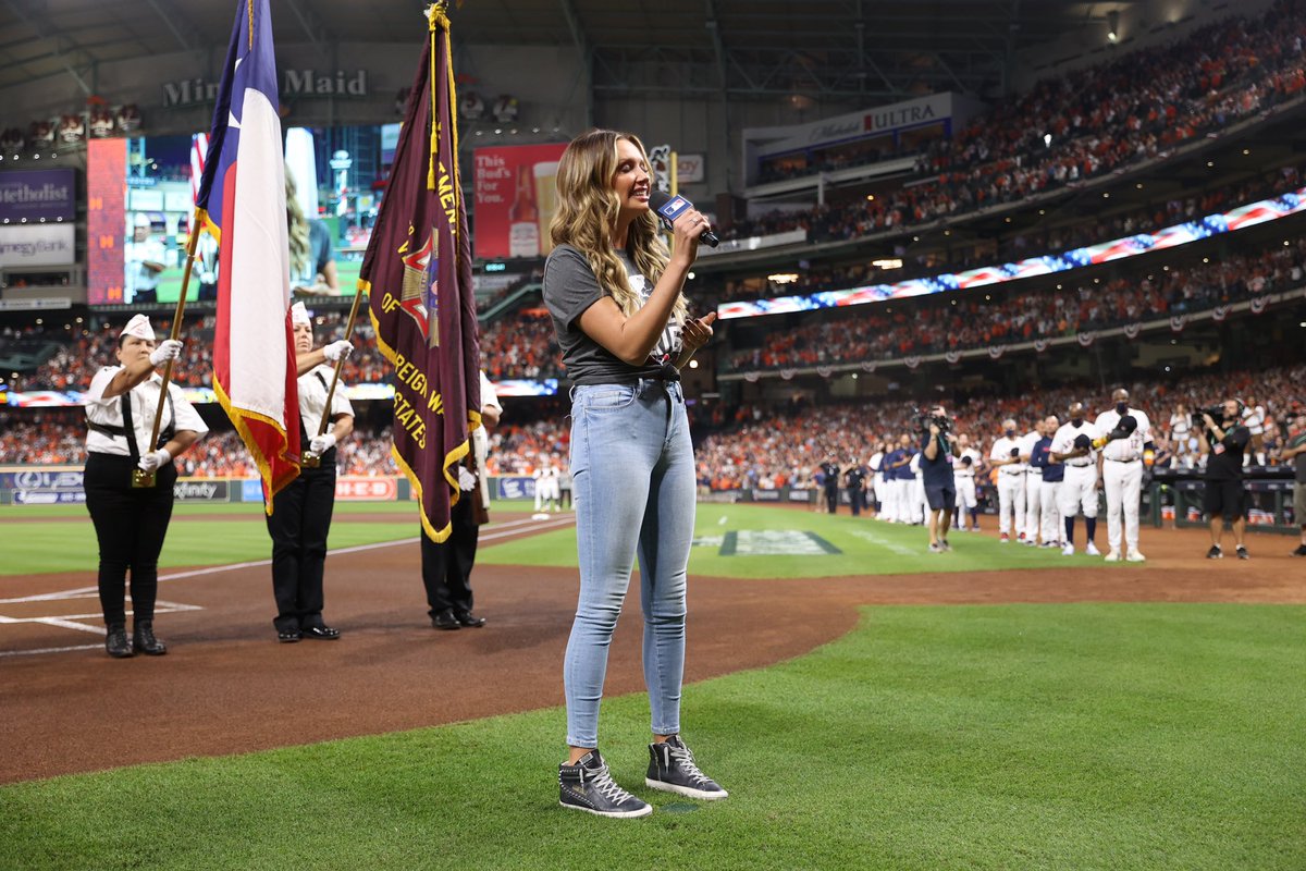 carlypearce's tweet image. Few things are as American and iconic as the World Series… like singing at the @opry , this is one of those things you don’t dare dream — and almost can’t believe when it’s actually happening. Thank you @MLB for giving me the honor of singing the National Anthem tonight. ♥️⚾️