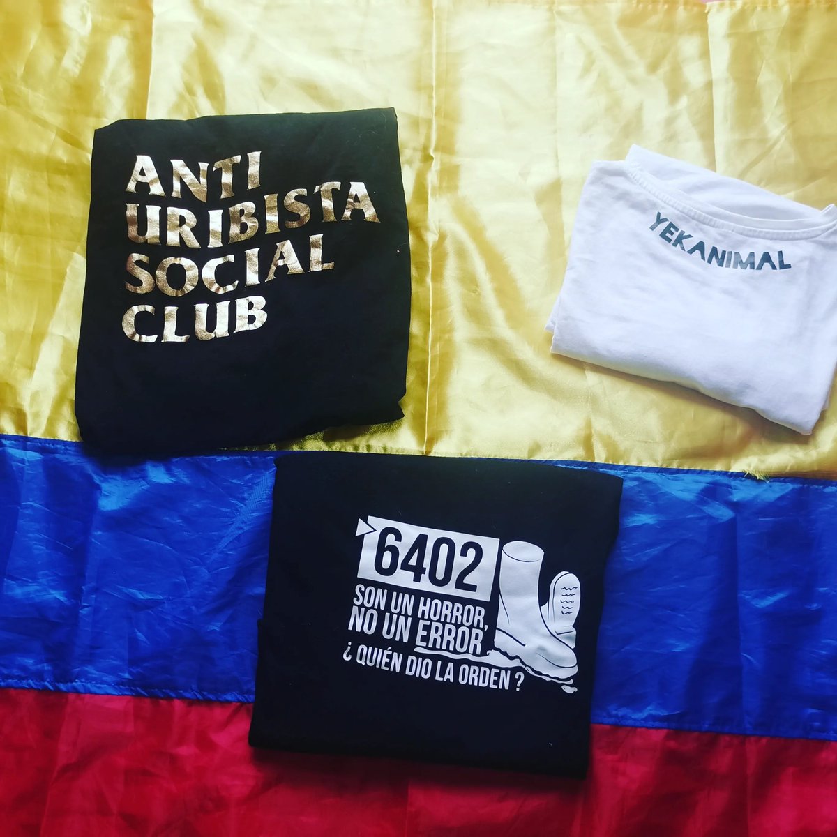 YekanimalMC's tweet photo. Yo siempre a cada tarima que voy llevo mi lucha por delante, gracias a @cuincasilda por vestirme siempre para la ocacion, porque hacer hip hop sin una lucha y sin razón? mejor quedate haciendo reguetton!!
@MAFAPOCOLOMBIA
@MafapoT
#falsospositivos #6402performance #6402razones https://t.co/Eq5ThxTbeT