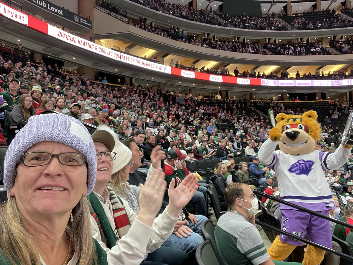 GenevaKubal's tweet photo. Lots of action tonight #mnwild https://t.co/161uP3YzNU