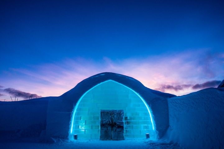 sticksnspoons's tweet photo. New Season on the ICE HOTEL in Sweden is coming up! >>> https://t.co/tcZuuojr2H <<< Read all about the ICEHOTEL! #icehotel #jukkasjärvi #icehotel365 #winteriscoming #visiticehotel #travelplanning #planyourtravel #travelplan #tourism #winter #foodtravel #familytravel #travelsweden https://t.co/3c5lqY2Q3V