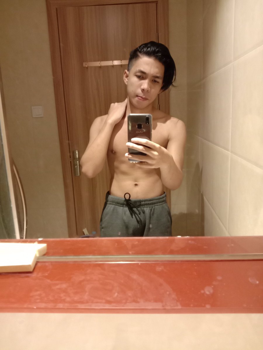 rjruffert's tweet photo. College Days😅
Krun perting baboya na HAHA https://t.co/Uqb2Vu5MkH