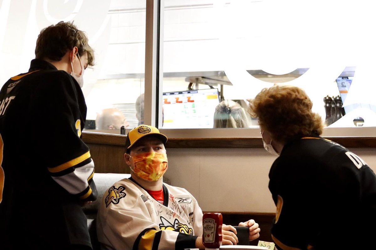 StingHockey's tweet photo. Our first Sting Serve You at @bpsarnia was a BLAST! 🎉🍕 See you again on November 29th! https://t.co/p9ZY1Uf519