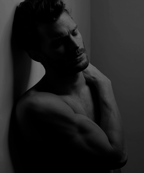 ㅤㅤㅤㅤ❝Rimanere in piedi significa coraggio,
ㅤㅤㅤㅤo non hai un posto dove cadere morto.❞