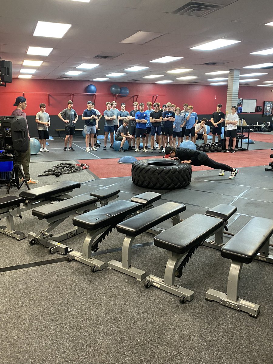HHMhockey's tweet photo. The HHM boys would like to thank Matt Smith and Blake Dalton for a great first training session tonight. Looking forward to putting in some hard work this season with Powers Conditioning. https://t.co/dx5oWTMRRj