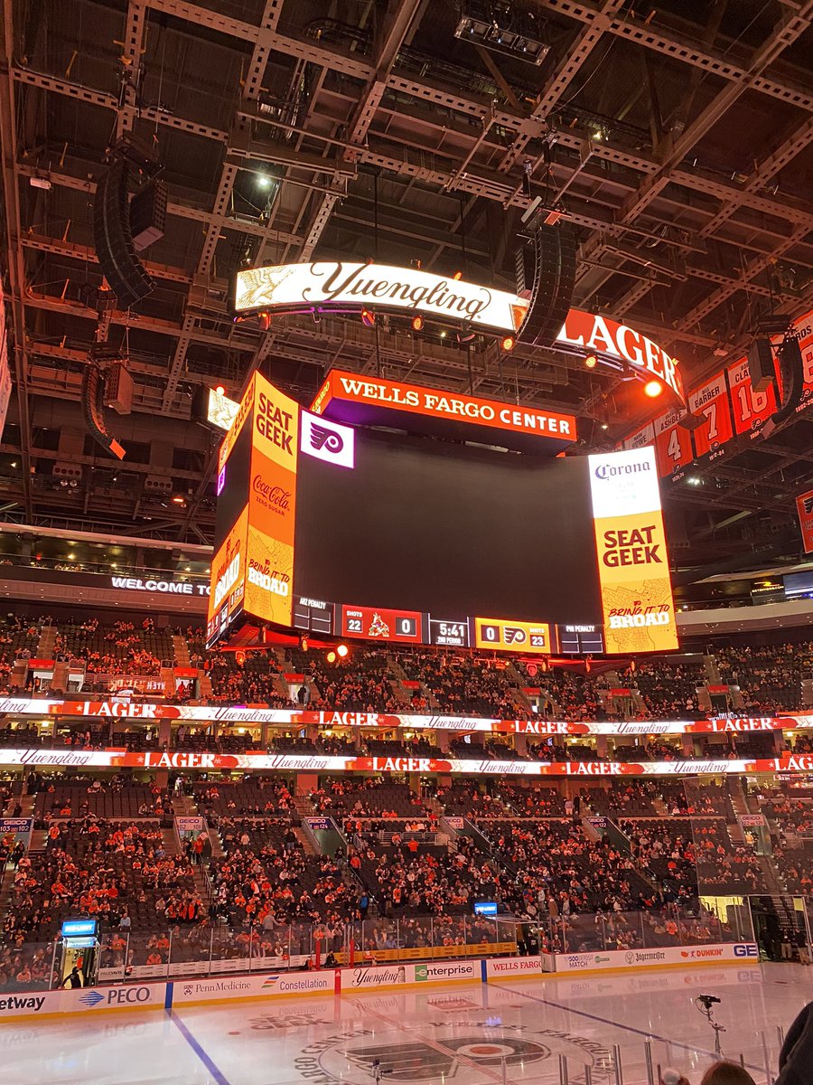 flyersgirl38's tweet photo. What’s everyone cheering about during intermission you wonder? This game. #theoffice #itsexciting https://t.co/xdJ6f8B6U3