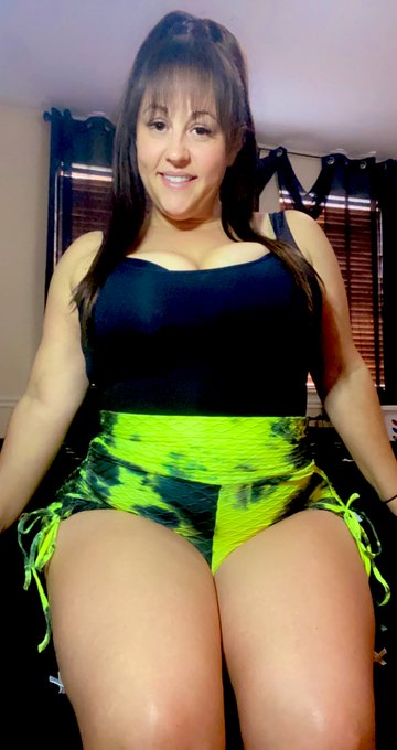 BORED&hellip; Entertain me 💋 https://t.co/pG5CUbmScq