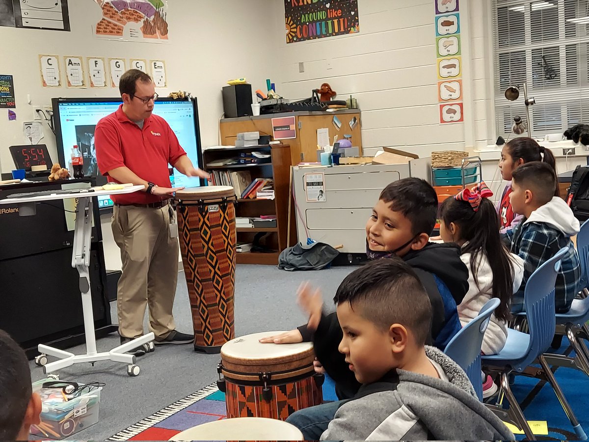 Can Fine Arts be more exciting than drums? #mymisd #finchfalcons <a href="/musicman476/">Dustin T</a> Specials Night!
