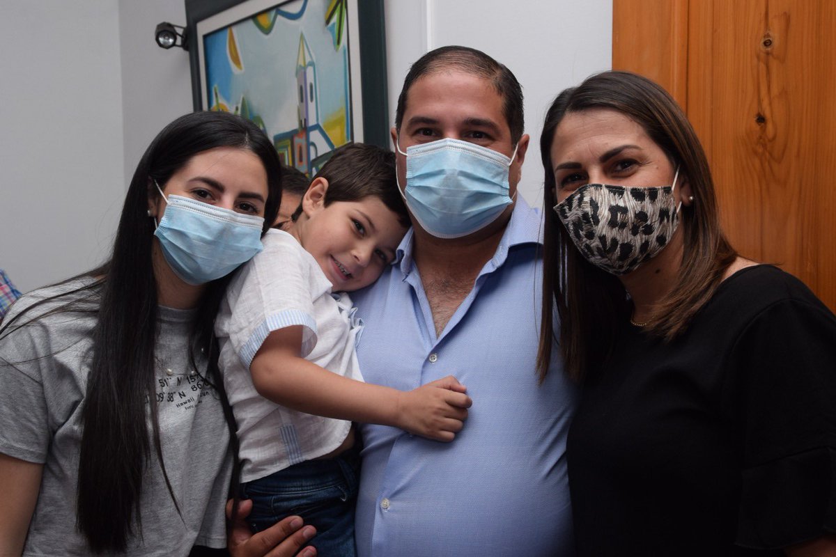NanoGamarra1's tweet photo. Quiero mandarles un abrazo grande a todas las personas que me enviaron sus mejores deseos, a mi gran familia la 16 que siempre está a mi lado, esto es gracias a ustedes.
Seguiremos trabajando seguros y tranquilos. https://t.co/Vn57QzCsqE