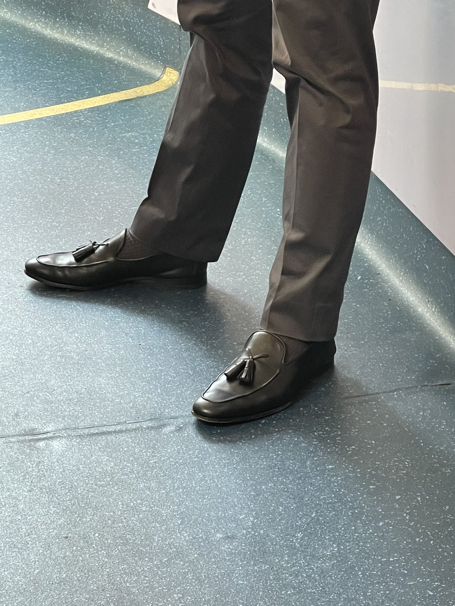 Suitguy1S's tweet photo. Handsome suit guy https://t.co/BJJTcUf6lE