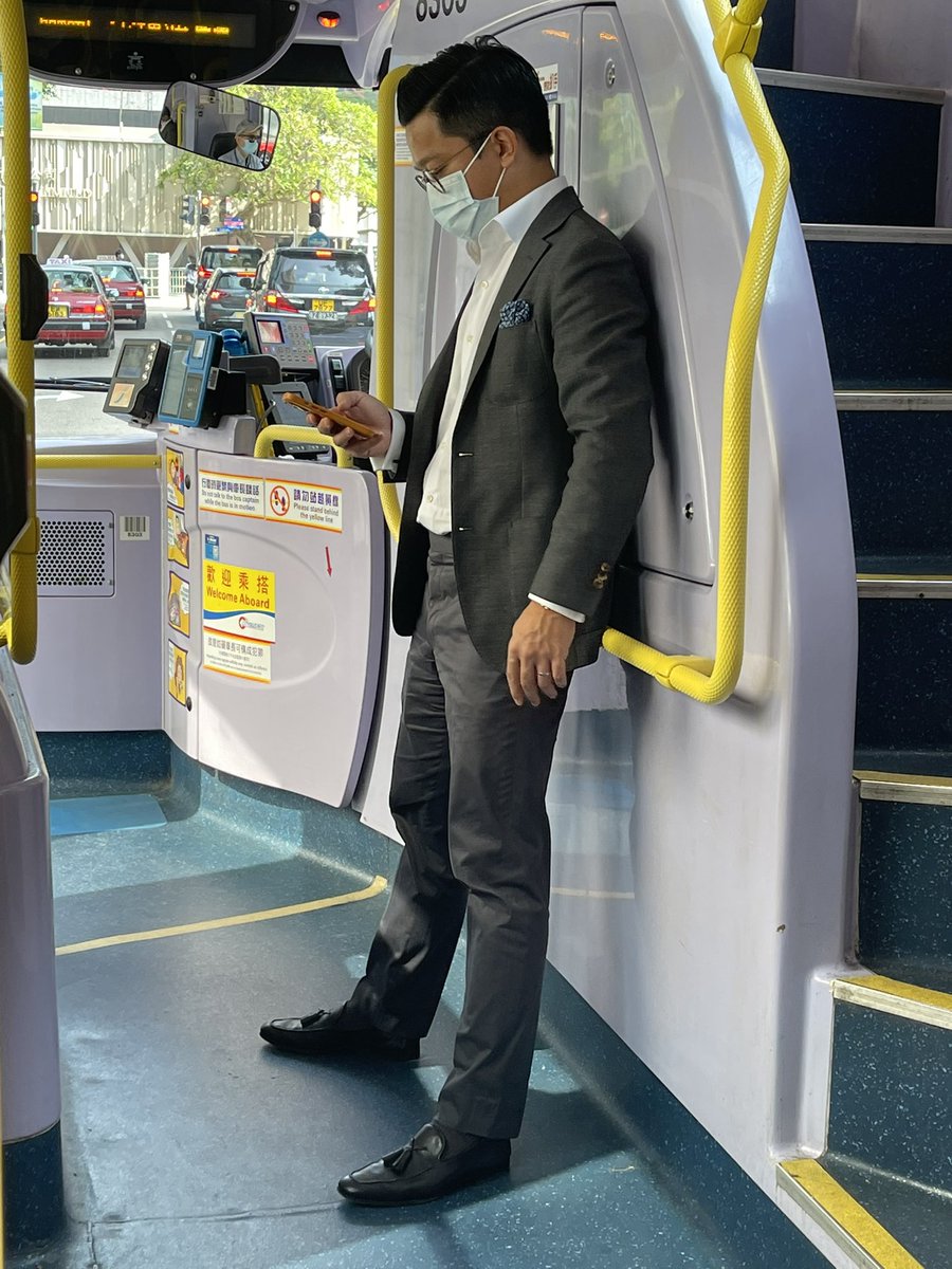 Suitguy1S's tweet photo. Handsome suit guy https://t.co/BJJTcUf6lE