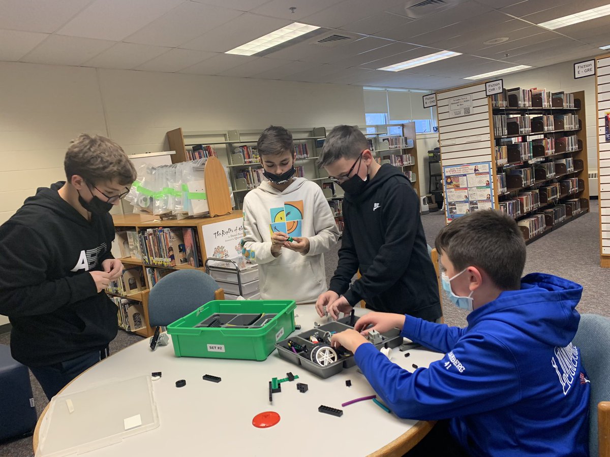 lderrymslibrary's tweet photo. @lderrymslibrary storm time today…#LEGO time! Kids having a great time building! #STEM #lderrylearns @Londonderry_lms https://t.co/CRbhlGf9S3