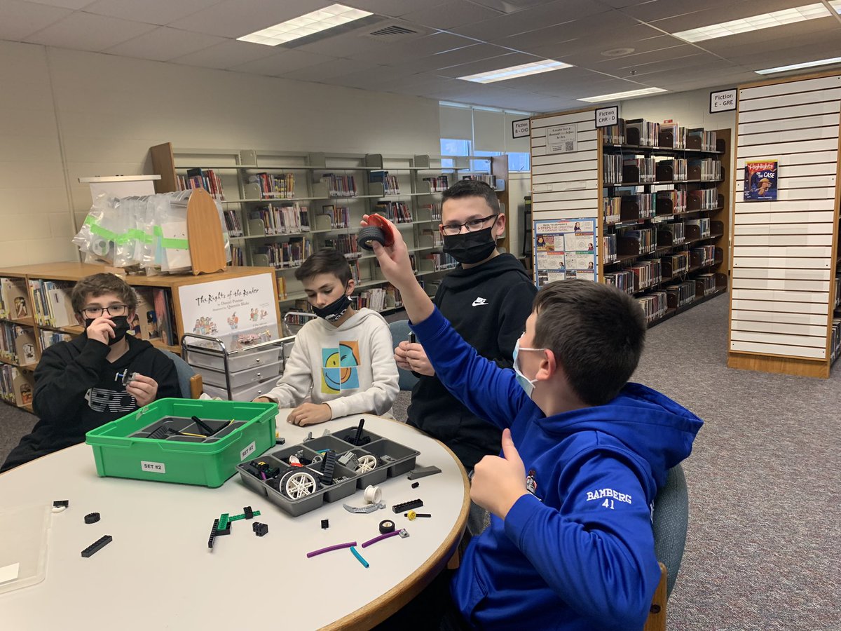 lderrymslibrary's tweet photo. @lderrymslibrary storm time today…#LEGO time! Kids having a great time building! #STEM #lderrylearns @Londonderry_lms https://t.co/CRbhlGf9S3