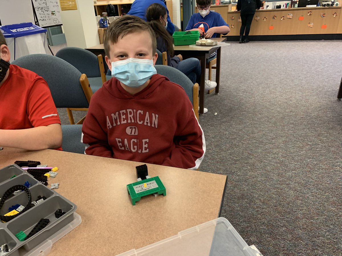 lderrymslibrary's tweet photo. @lderrymslibrary storm time today…#LEGO time! Kids having a great time building! #STEM #lderrylearns @Londonderry_lms https://t.co/CRbhlGf9S3