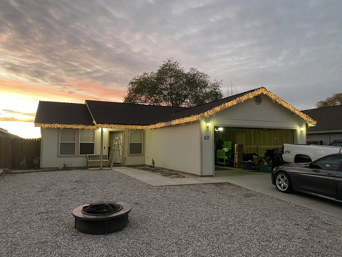 HunterDrost's tweet image. Ultimate dad flex is being the first guy on the street to turn on the Christmas lights 🎄#neighborwars