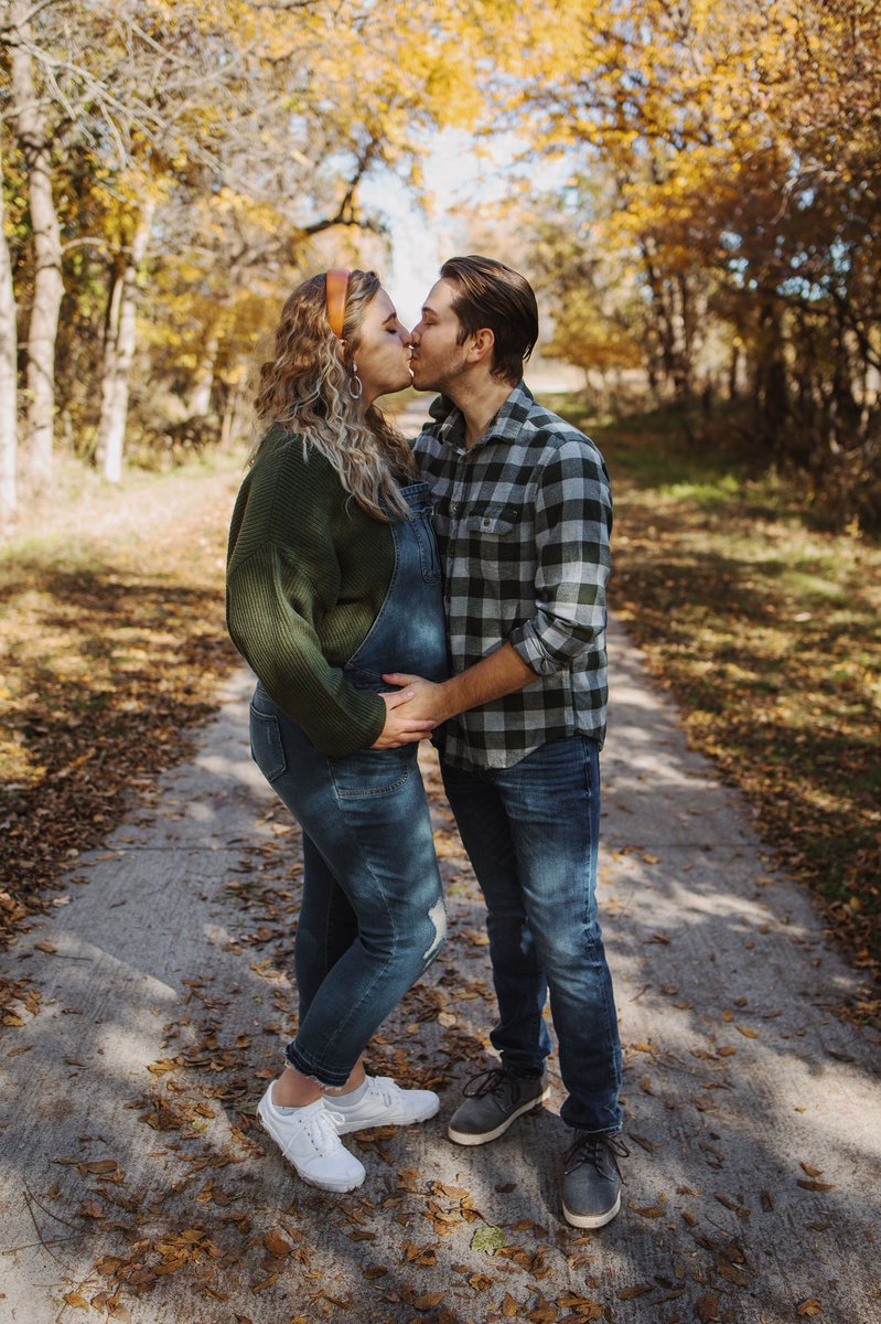 kylabethhh's tweet photo. Maternity photos you’d expect… https://t.co/WpaZLi3rFP