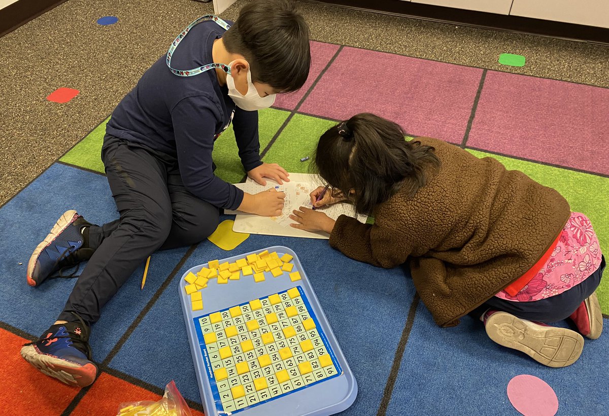MsKuwano's tweet photo. Skip counting, finding patterns, building mathematical foundations. @DeVargasSchool #dvlions https://t.co/2G5Ru4WRls