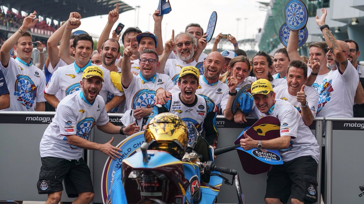 catarina93_73's tweet photo. #2YearsAgoToday in Malaysia:
@alexmarquez73 
“don’t wake me up from this dream!”

Happy #WinnerShot🎯 Anniversary Àlex! We were as proud of you on that day as we are now. 
Cheers to making more of your dreams come true. Because you will! 

#AM73WorldChampion 🏆
📷 @shooterbikes https://t.co/1t2Yikw02T